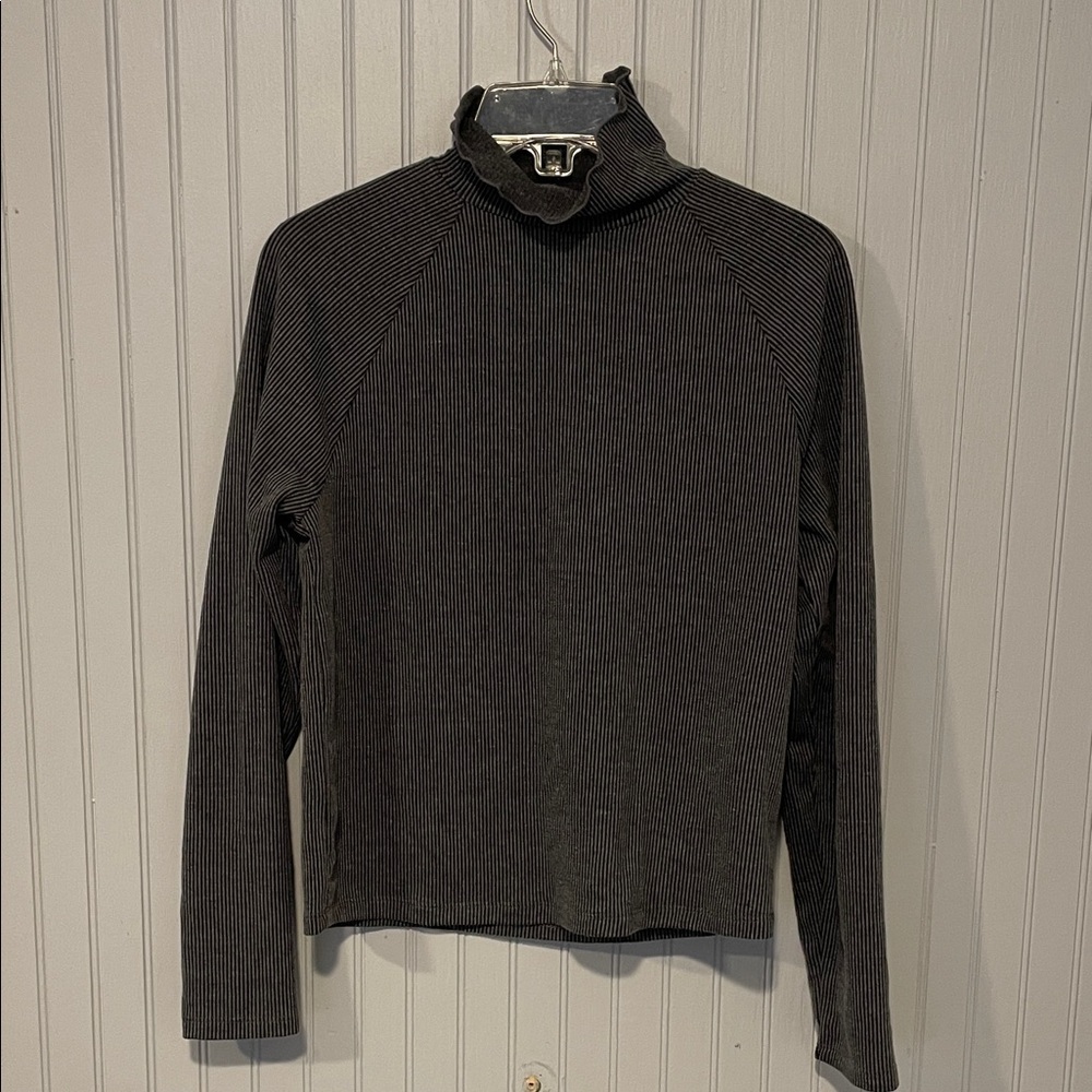Serra Women’s Charcoal Gray  Ribbed Turtleneck Sweater Large